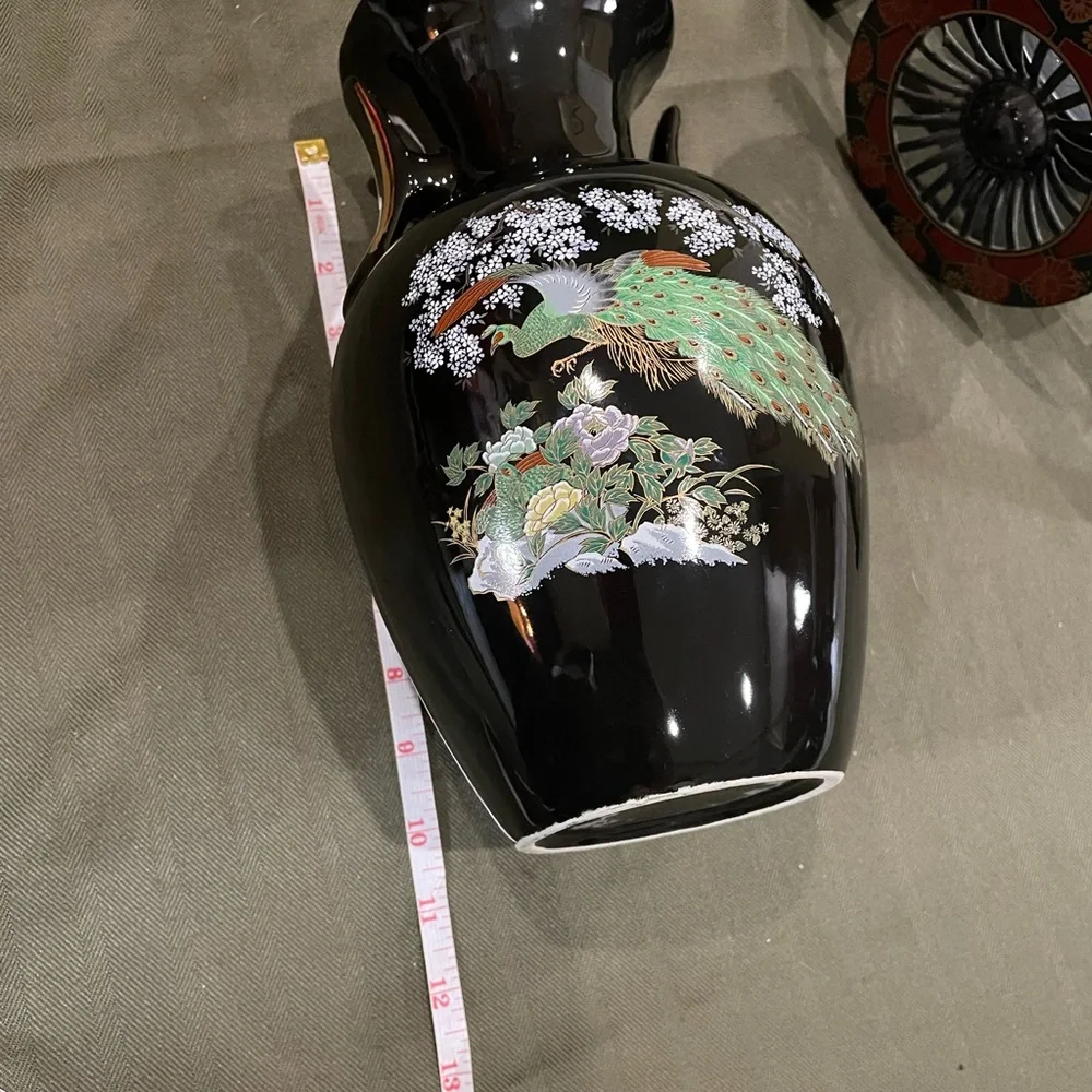 Elegant Black Floral Vase with Stand the card has a broken bar but it doesn’t
